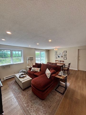 300 River St 11, Weymouth, MA 02191