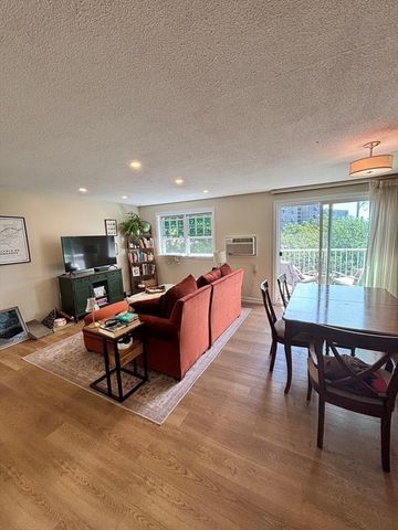 300 River St 11, Weymouth, MA 02191