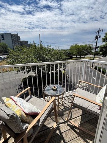 300 River St 11, Weymouth, MA 02191