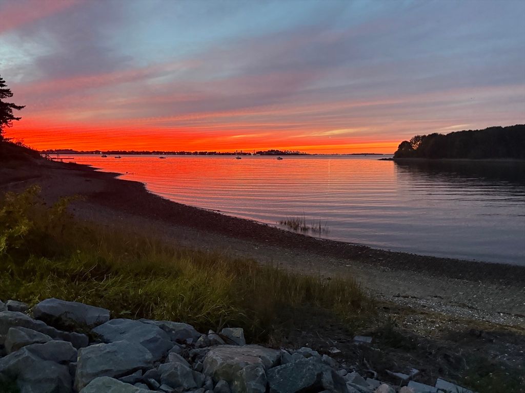 300 River St 11, Weymouth, MA 02191