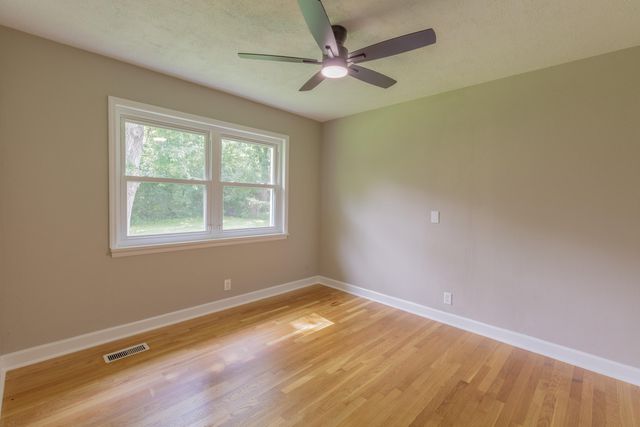 1012 W Lewis Street, Rossville, GA 30741