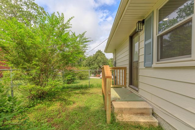 1012 W Lewis Street, Rossville, GA 30741