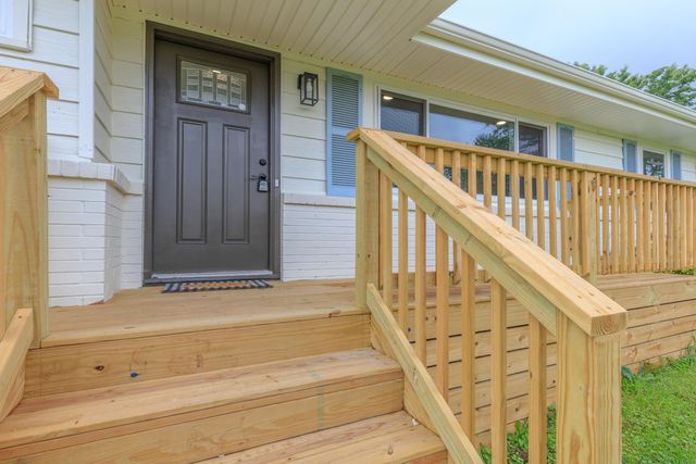 1012 W Lewis Street, Rossville, GA 30741