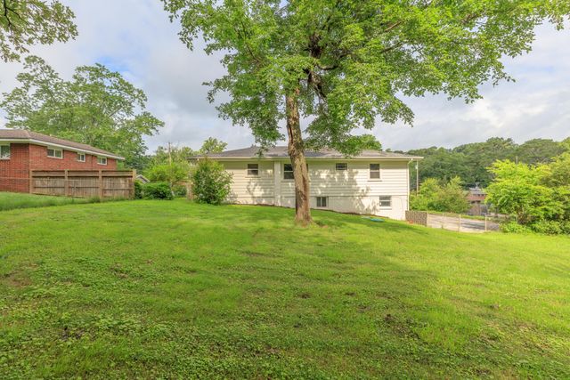 1012 W Lewis Street, Rossville, GA 30741