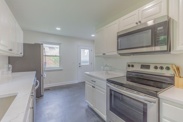 1012 W Lewis Street, Rossville, GA 30741