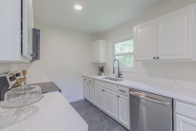 1012 W Lewis Street, Rossville, GA 30741