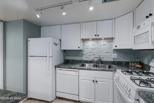 3750 N Country Club Rd Apt 5, Tucson, AZ 85716
