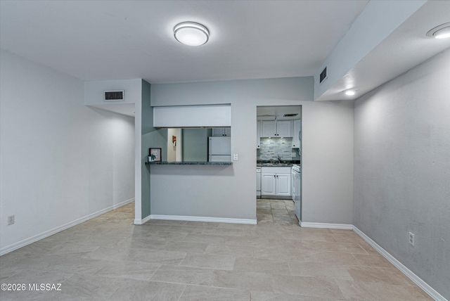 3750 N Country Club Rd Apt 5, Tucson, AZ 85716