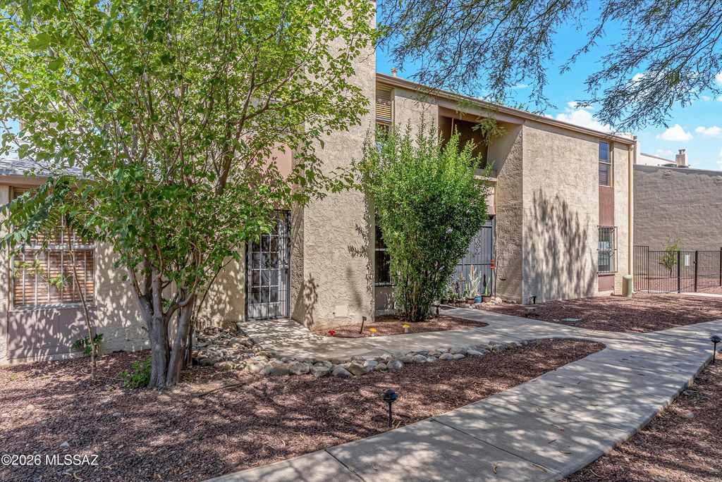 3750 N Country Club Rd Apt 5, Tucson, AZ 85716