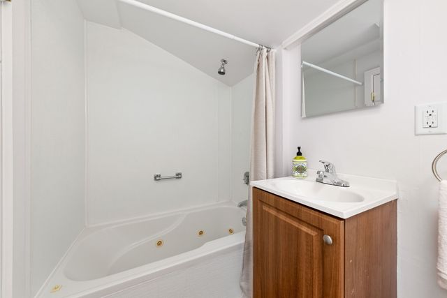 15 Friendship St, Billerica, MA 01821