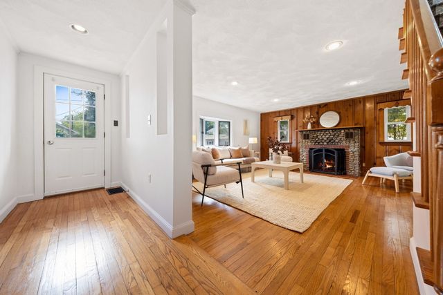 15 Friendship St, Billerica, MA 01821