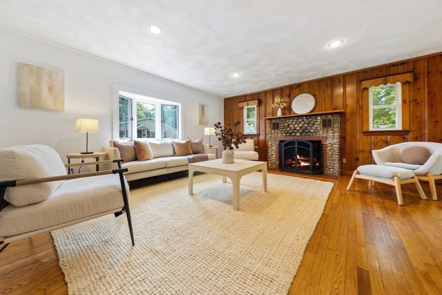 15 Friendship St, Billerica, MA 01821