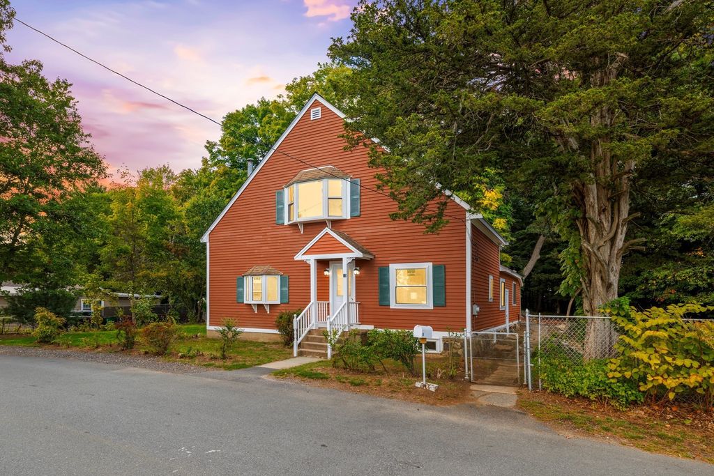 15 Friendship St, Billerica, MA 01821