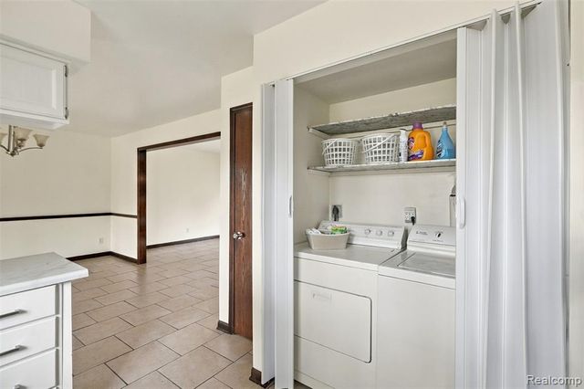 32416 Exeter Drive, Warren, MI 48092