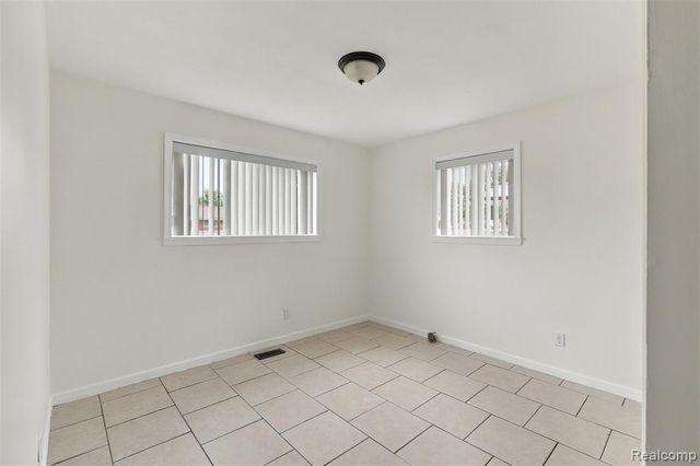 32416 Exeter Drive, Warren, MI 48092
