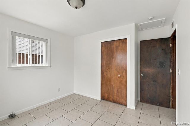 32416 Exeter Drive, Warren, MI 48092