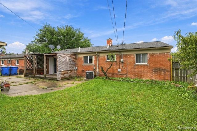 32416 Exeter Drive, Warren, MI 48092