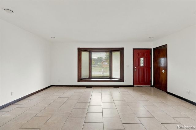 32416 Exeter Drive, Warren, MI 48092