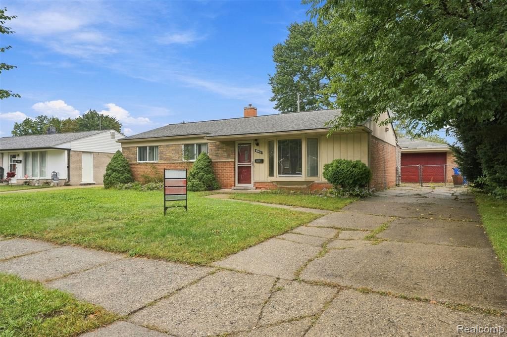 32416 Exeter Drive, Warren, MI 48092