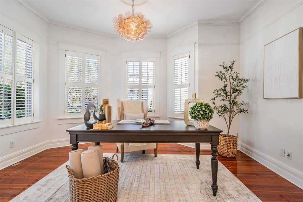 Image 15 of property listing at 1008 S DAKOTA AVENUE, Tampa, FL 33606