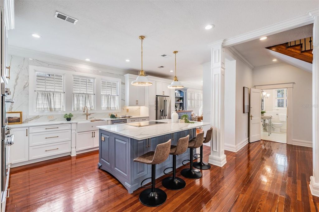 Image 19 of property listing at 1008 S DAKOTA AVENUE, Tampa, FL 33606