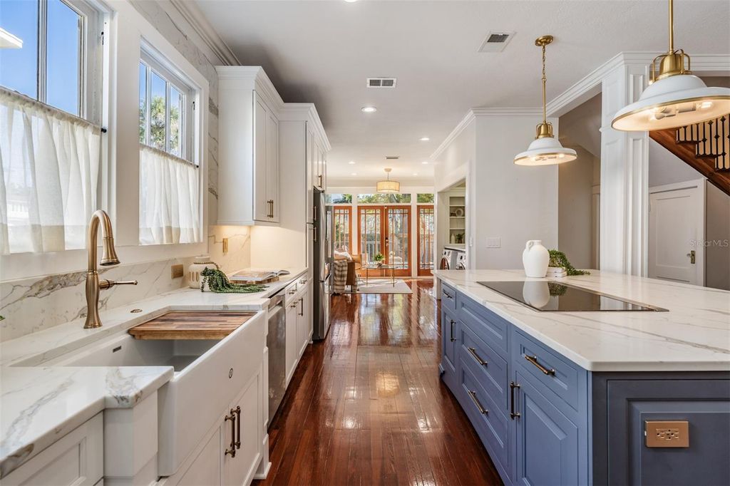 Image 23 of property listing at 1008 S DAKOTA AVENUE, Tampa, FL 33606