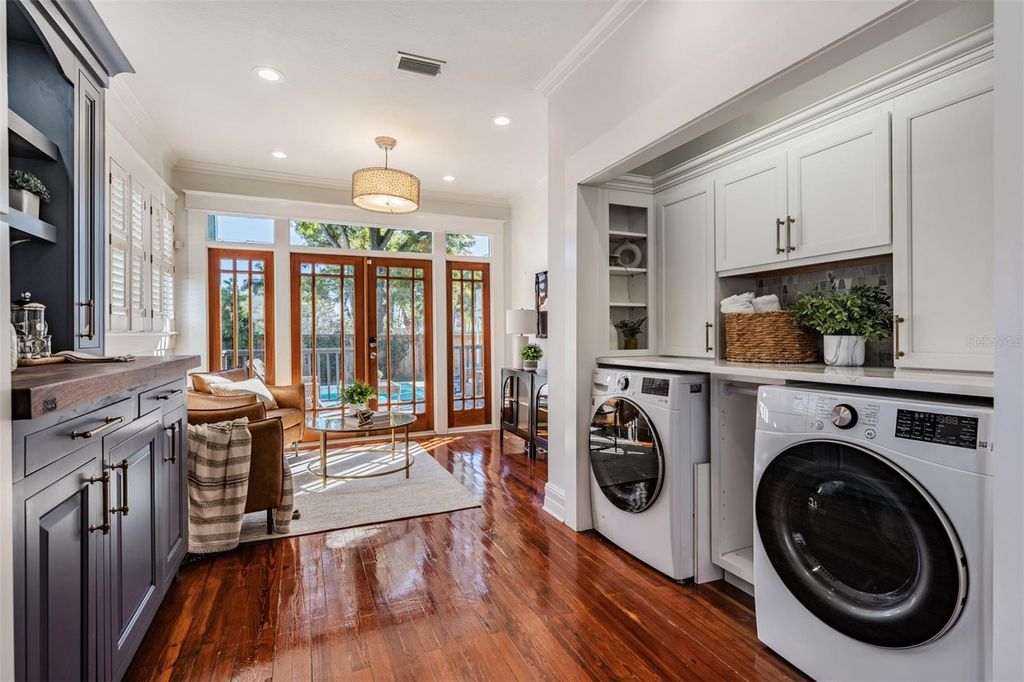 Image 25 of property listing at 1008 S DAKOTA AVENUE, Tampa, FL 33606