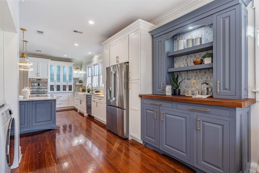 Image 26 of property listing at 1008 S DAKOTA AVENUE, Tampa, FL 33606