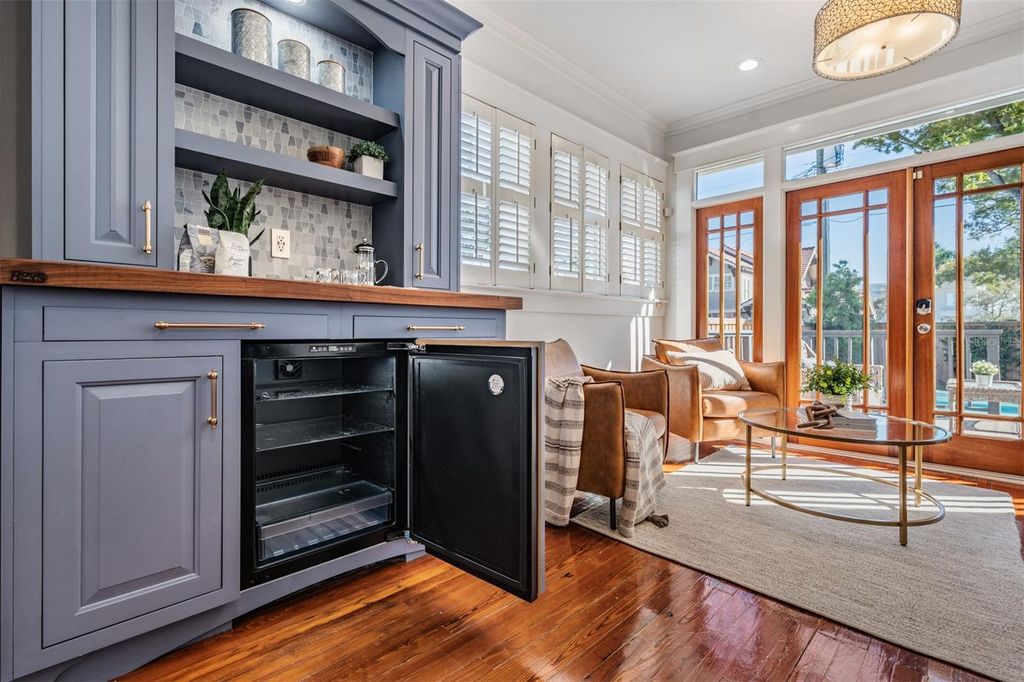 Image 30 of property listing at 1008 S DAKOTA AVENUE, Tampa, FL 33606