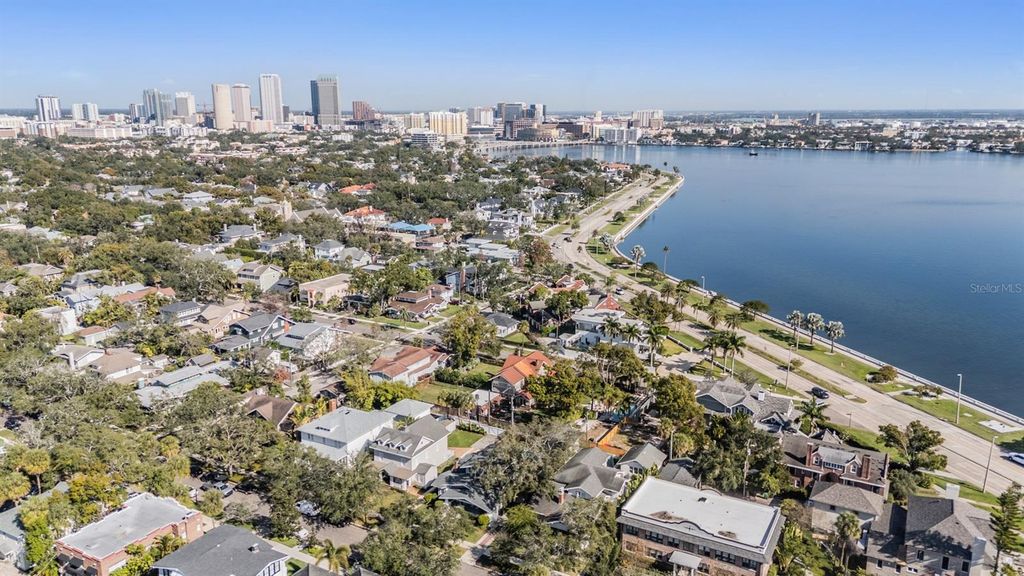 Image 4 of property listing at 1008 S DAKOTA AVENUE, Tampa, FL 33606