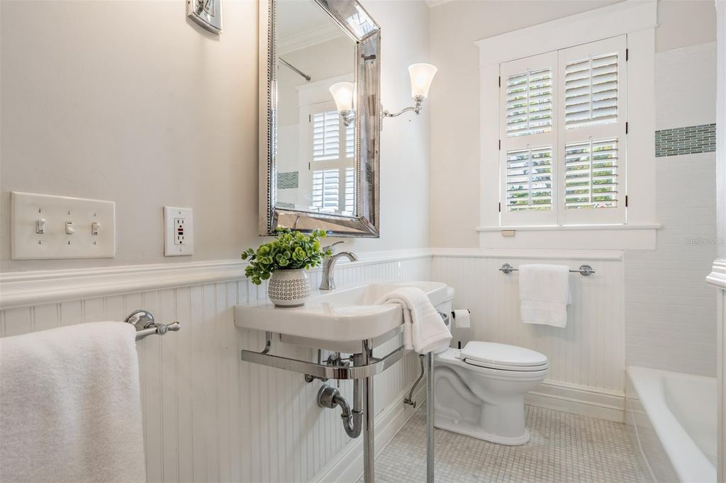 Image 34 of property listing at 1008 S DAKOTA AVENUE, Tampa, FL 33606