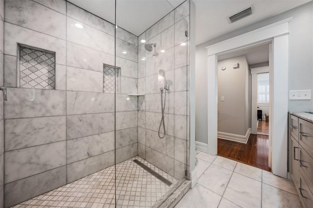 Image 38 of property listing at 1008 S DAKOTA AVENUE, Tampa, FL 33606