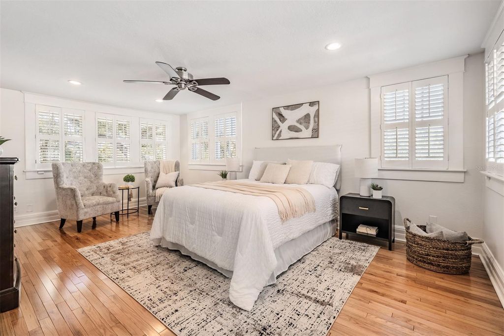 Image 39 of property listing at 1008 S DAKOTA AVENUE, Tampa, FL 33606