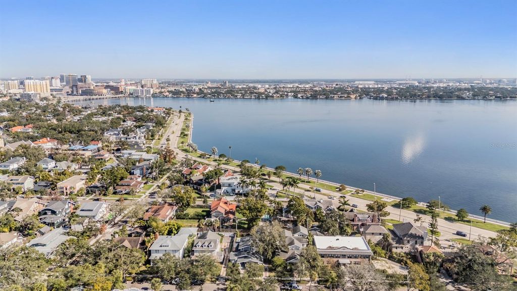 Image 5 of property listing at 1008 S DAKOTA AVENUE, Tampa, FL 33606