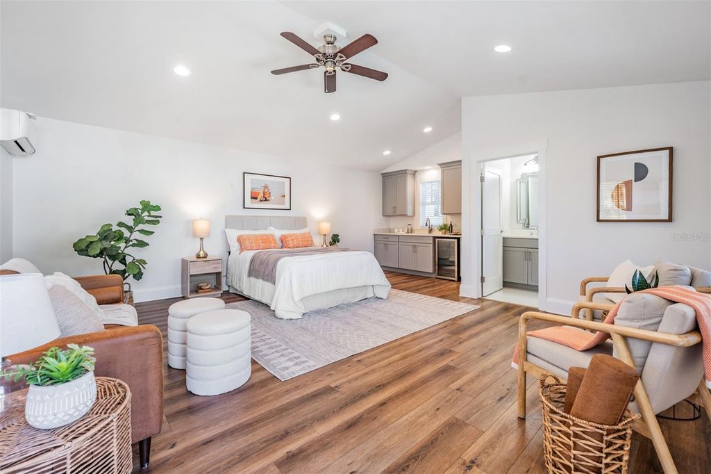 Image 49 of property listing at 1008 S DAKOTA AVENUE, Tampa, FL 33606