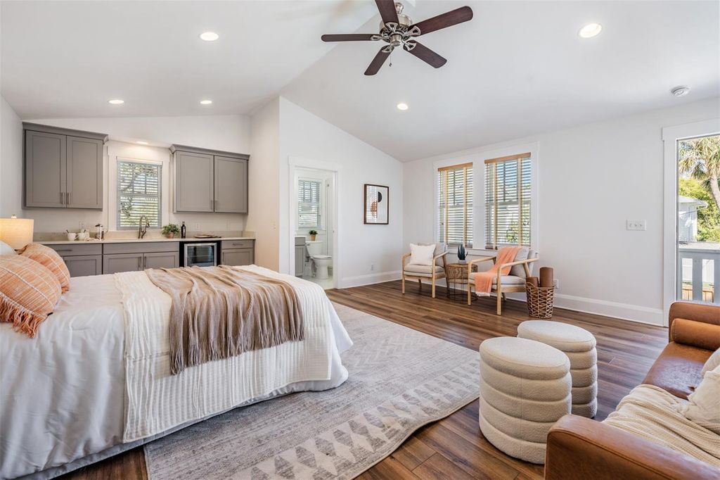 Image 50 of property listing at 1008 S DAKOTA AVENUE, Tampa, FL 33606