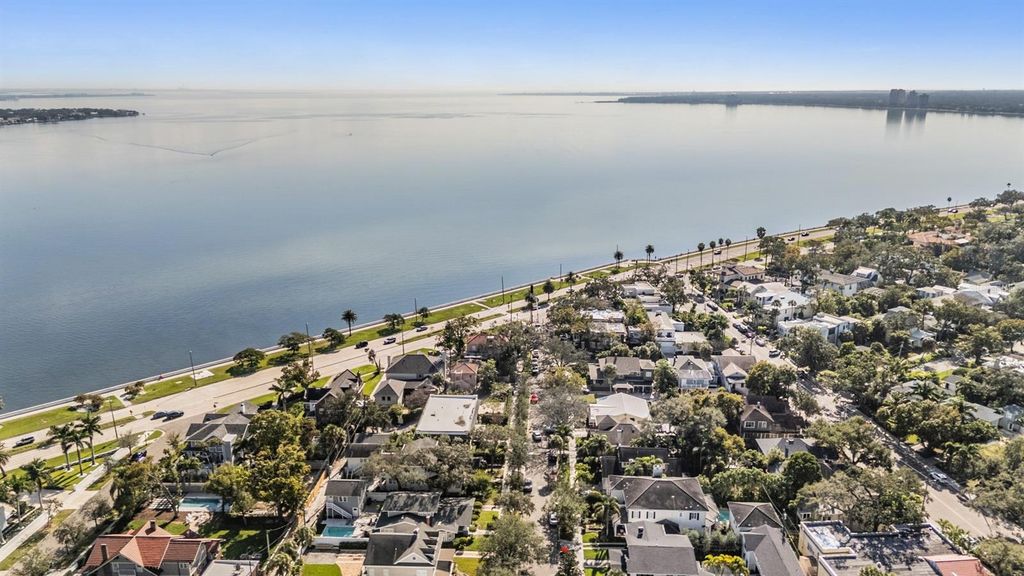 Image 6 of property listing at 1008 S DAKOTA AVENUE, Tampa, FL 33606