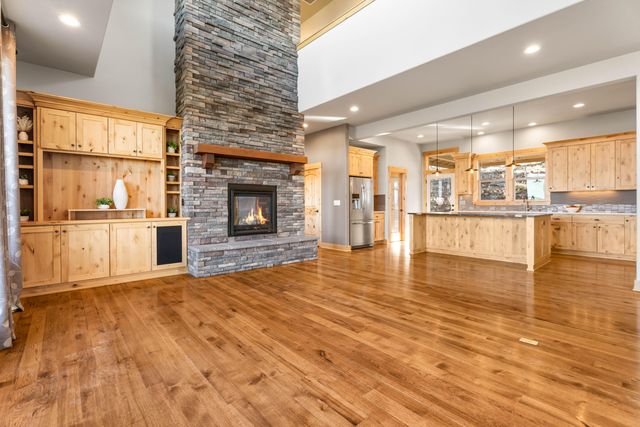 864 Highland View Loop, Redmond, OR 97756