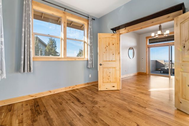 864 Highland View Loop, Redmond, OR 97756