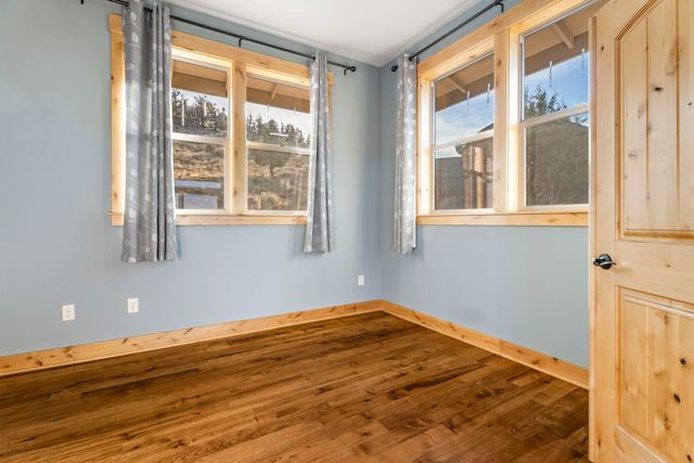 864 Highland View Loop, Redmond, OR 97756