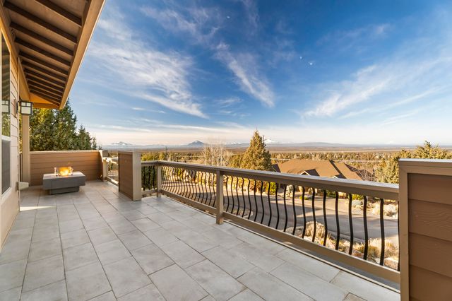 864 Highland View Loop, Redmond, OR 97756