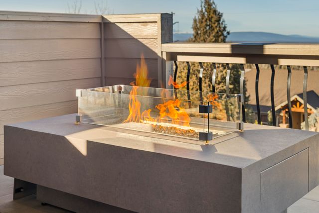 864 Highland View Loop, Redmond, OR 97756