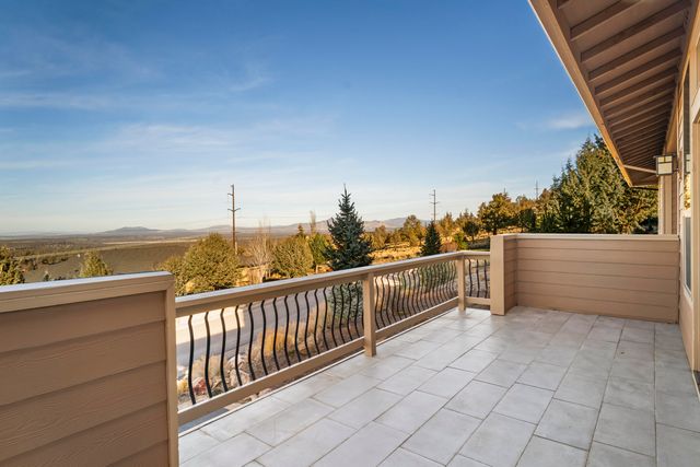 864 Highland View Loop, Redmond, OR 97756