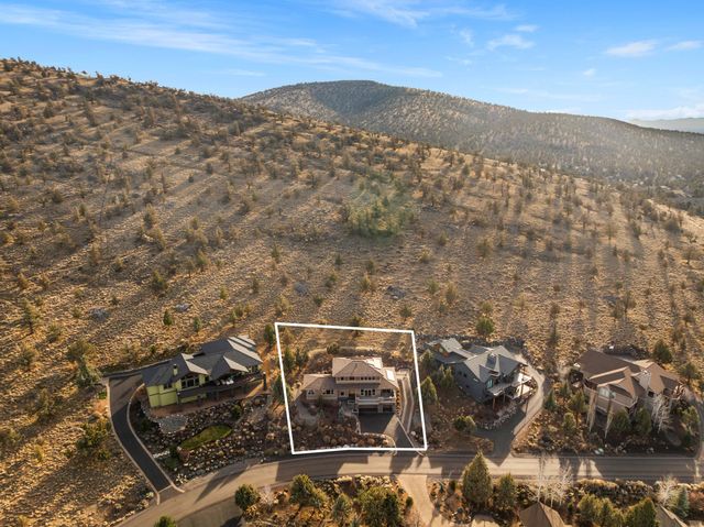 864 Highland View Loop, Redmond, OR 97756