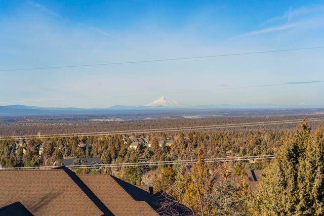 864 Highland View Loop, Redmond, OR 97756