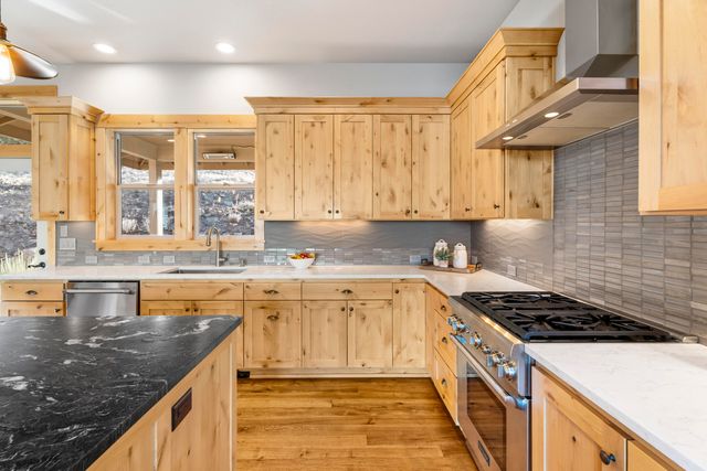 864 Highland View Loop, Redmond, OR 97756