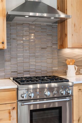 864 Highland View Loop, Redmond, OR 97756