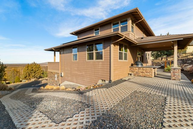 864 Highland View Loop, Redmond, OR 97756