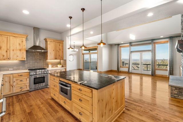 864 Highland View Loop, Redmond, OR 97756