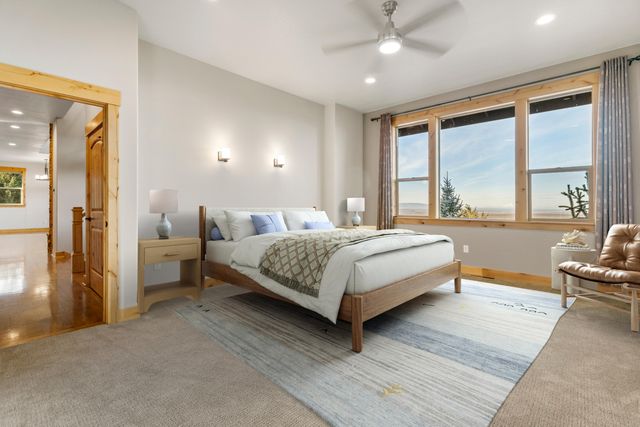 864 Highland View Loop, Redmond, OR 97756